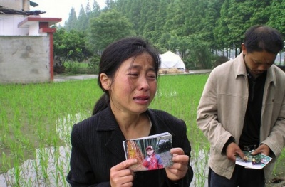 哭泣的女人,《China’s Unnatural Disaster: The Tears of Sichuan Province》海报