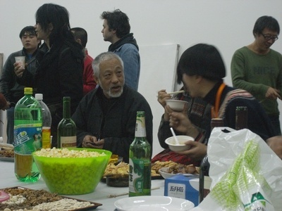 栗宪庭先生在酒会上,活动图集